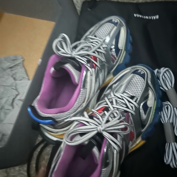 Balenciaga sneakers size 10 men. Only worn once retail for $1100 - Picture 2 of 4